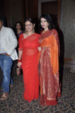 Divya Dutta, Bhagyashree at Pahlaj Nahlani_s sons wedding reception in Mumbai on 26th Oct 2012 (59).JPG